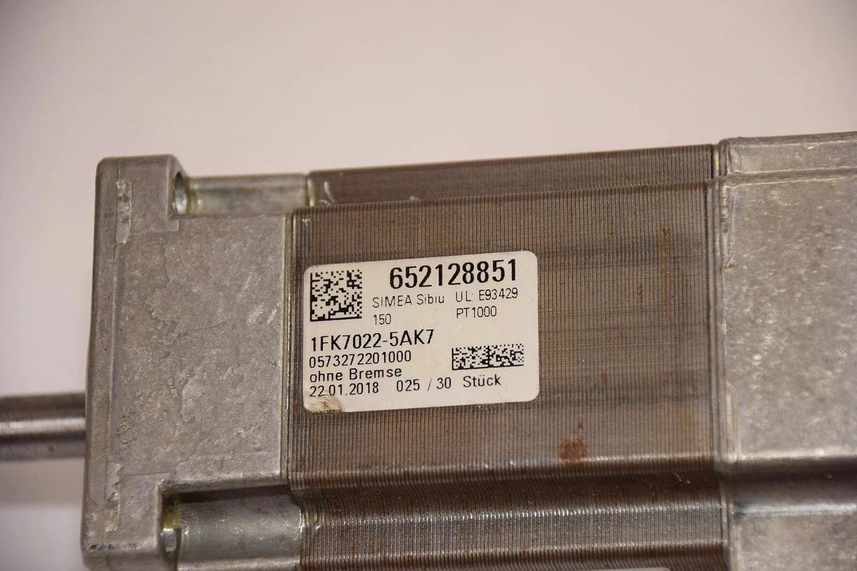 SIEMENS 1FK7022-5AK71-1DG0 ,  1FK7022-5AK71 9mm Shaft Servo Motor