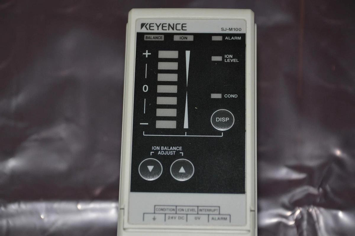 KEYENCE SJ-M100 Static Eliminator Controller SJ M100 SJM100 4138801A  24V NEW