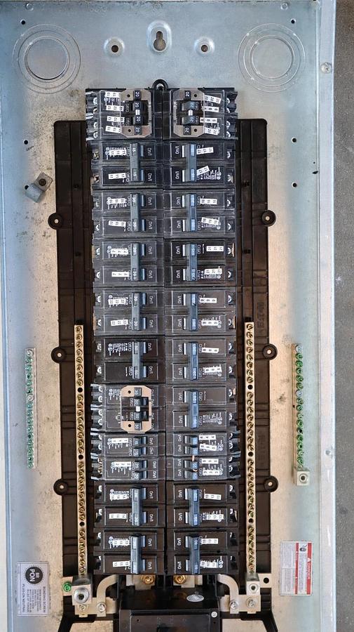 Used EATON Cutler Hammer BRP40N200G Panelboard Loadcenter 200A 120/240 1ph 3w 125A Mn