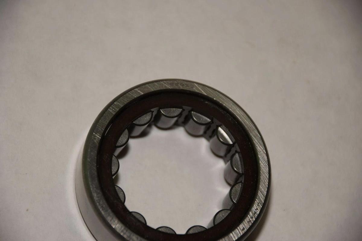 NSK 2205E ROLLER BEARING NEW
