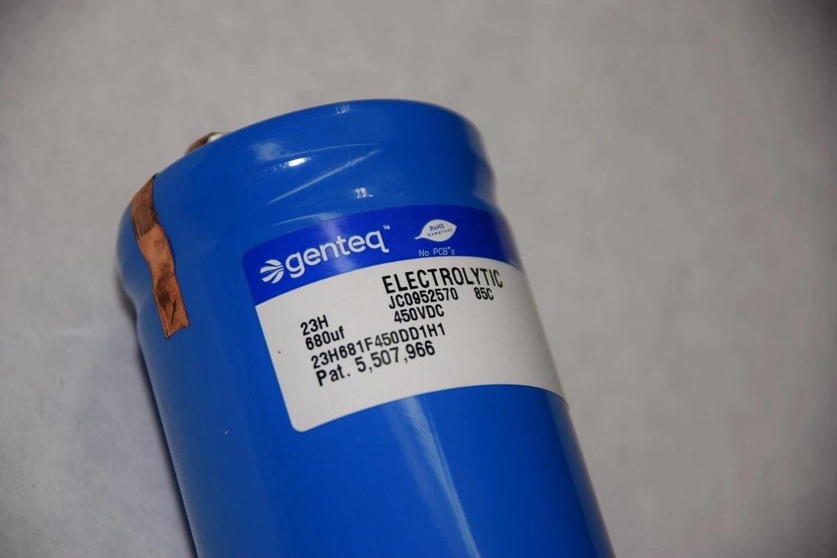 GENTEQ 23H681F450DD1H1 JC0952570 450VDC ELECTROLYTIC CAPACITOR NEW