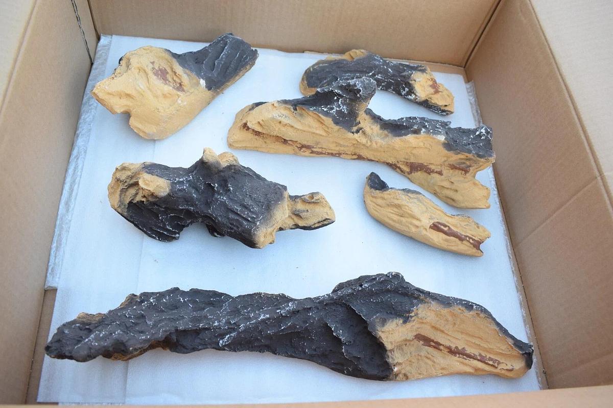 (NEW) UNIFLASY 19.5" DA.00HFM.NNN Gas Fireplace 6 Logs Natural Gas