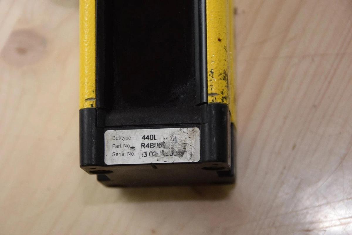 Used ALLEN BRADLEY GUARDMASTER 440L R4B0600-N TYPE 4 14mm SAFETY LIGHT CURTAIN