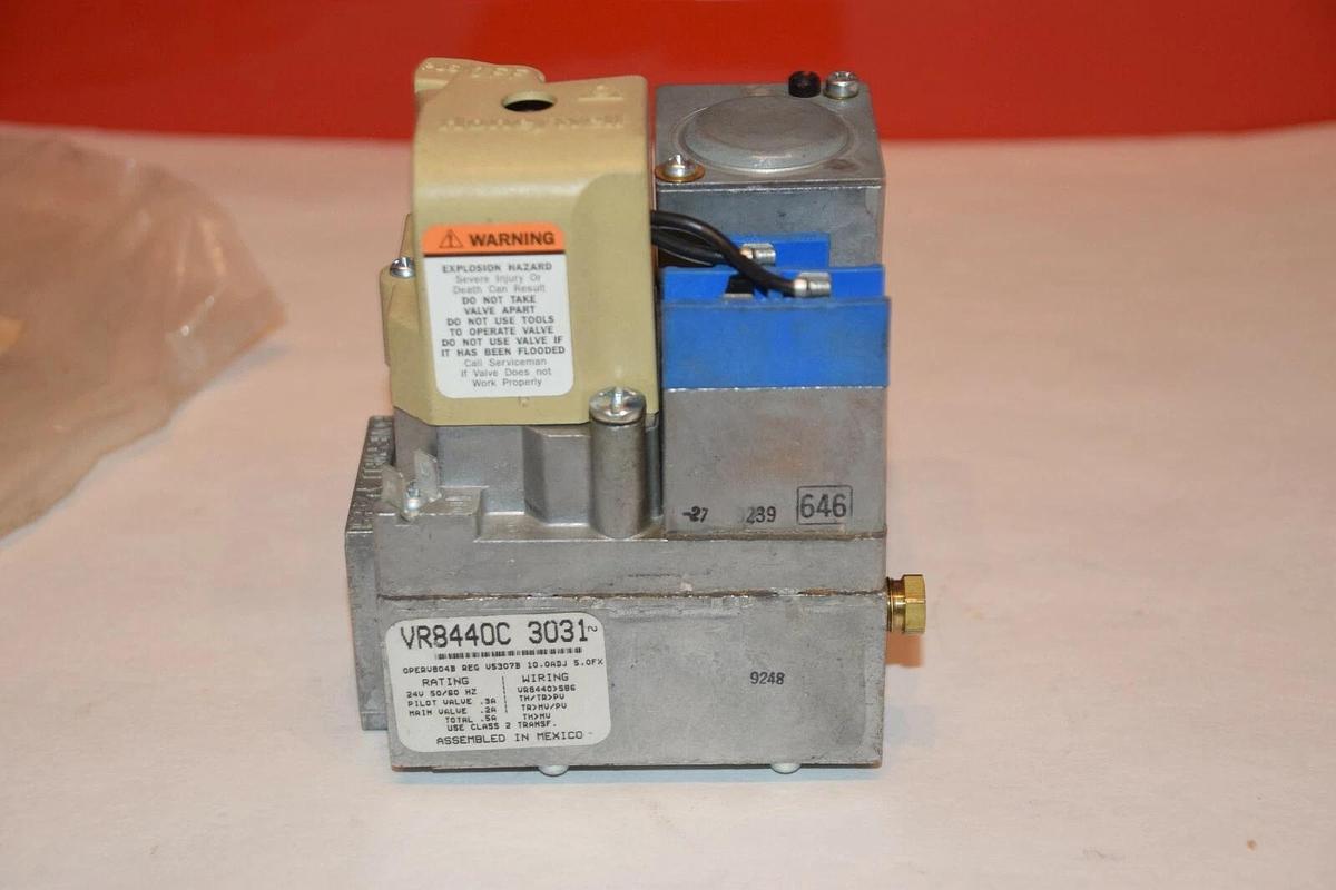 NEW HONEYWELL VR8440C 3031 VR8440C3031 24V 50/60Hz 1/2" x 3/4" GAS VALVE