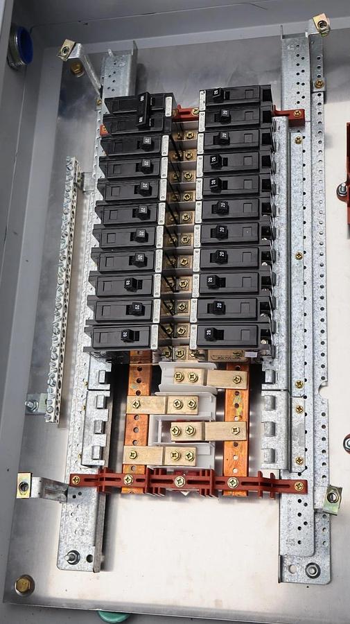 Used Cutler-Hammer Panelboard Pow-R-Line PRL1a 1ph 100a in Stahlin N30206HWT Enclosur