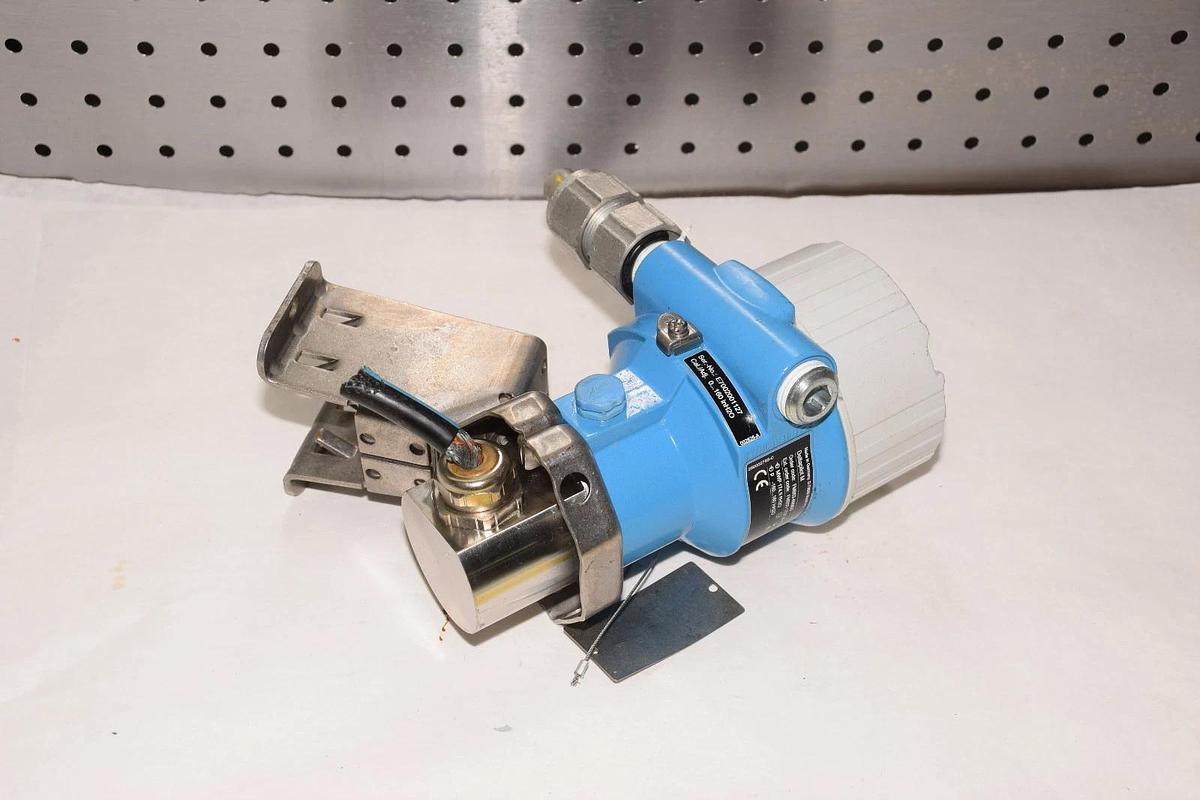 Used ENDRESS + HAUSER FMB53-4M90/0 4-20mA LEVEL SENSOR