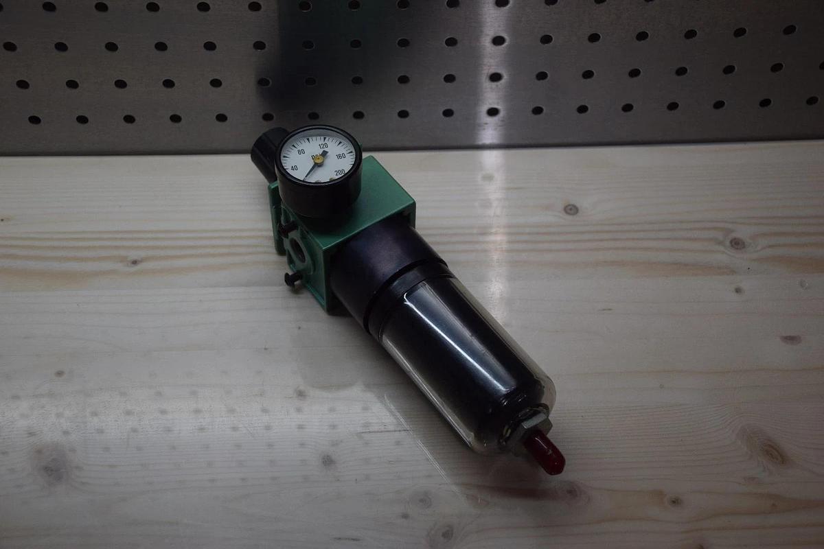 Used NUMATICS C21D-02CDG C21D02CDG 200psi FILTER REGULATOR W/GAUGE