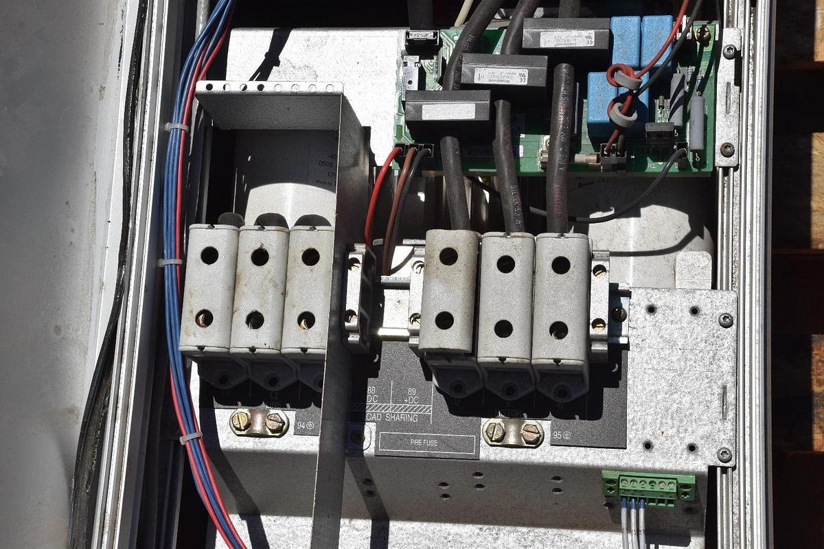 Used Danfoss Graham Trane AC Drive 178F1685 VLT5102PT5C54STR0DLF30A30C0 100HP