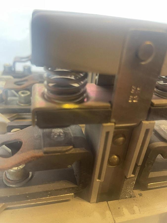 Refurbished Cutler-Hammer EATON Size Sz 6 Contactor 10-5822, Ser C1,  700Amp 600V-AC, 18690