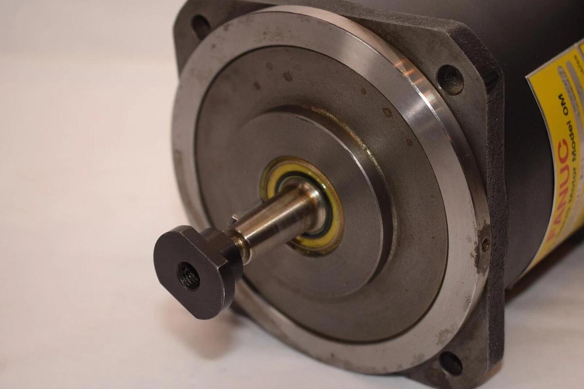 Used Fanuc DC Servo Motor OM A06B-0641-B011  A06B0641B011 2000M 2000rpm