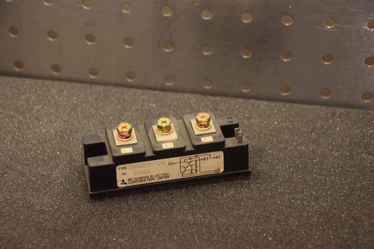 MITSUBISHI ELECTRIC QM30E3Y-2H QM30E3Y2H MODULE NEW