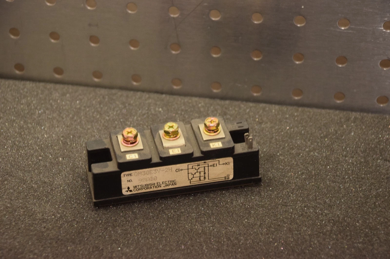 MITSUBISHI ELECTRIC QM30E3Y-2H QM30E3Y2H MODULE NEW