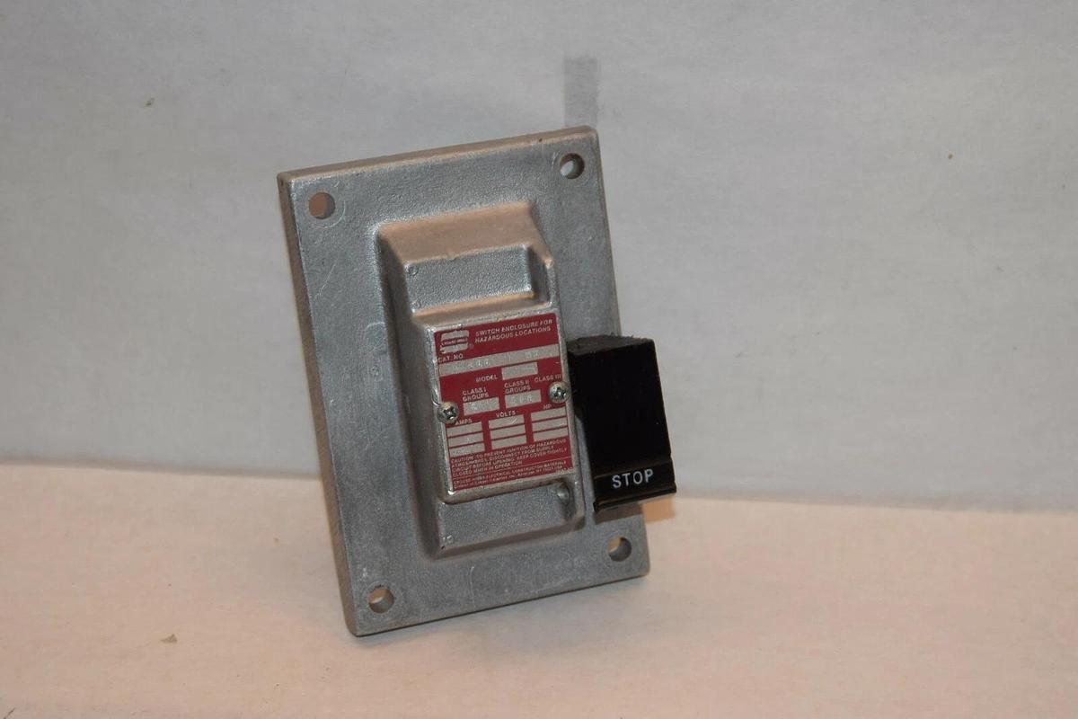 Used CROUSE HINDS DS666 NX SWITCH ENCLOSURE FOR HAZARDOUS LOCATIONS