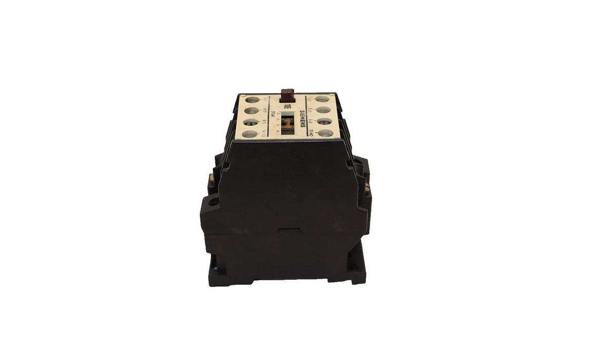Used Siemens  Contactor 3TB41 10E 220/230v Coil  50/60Hz