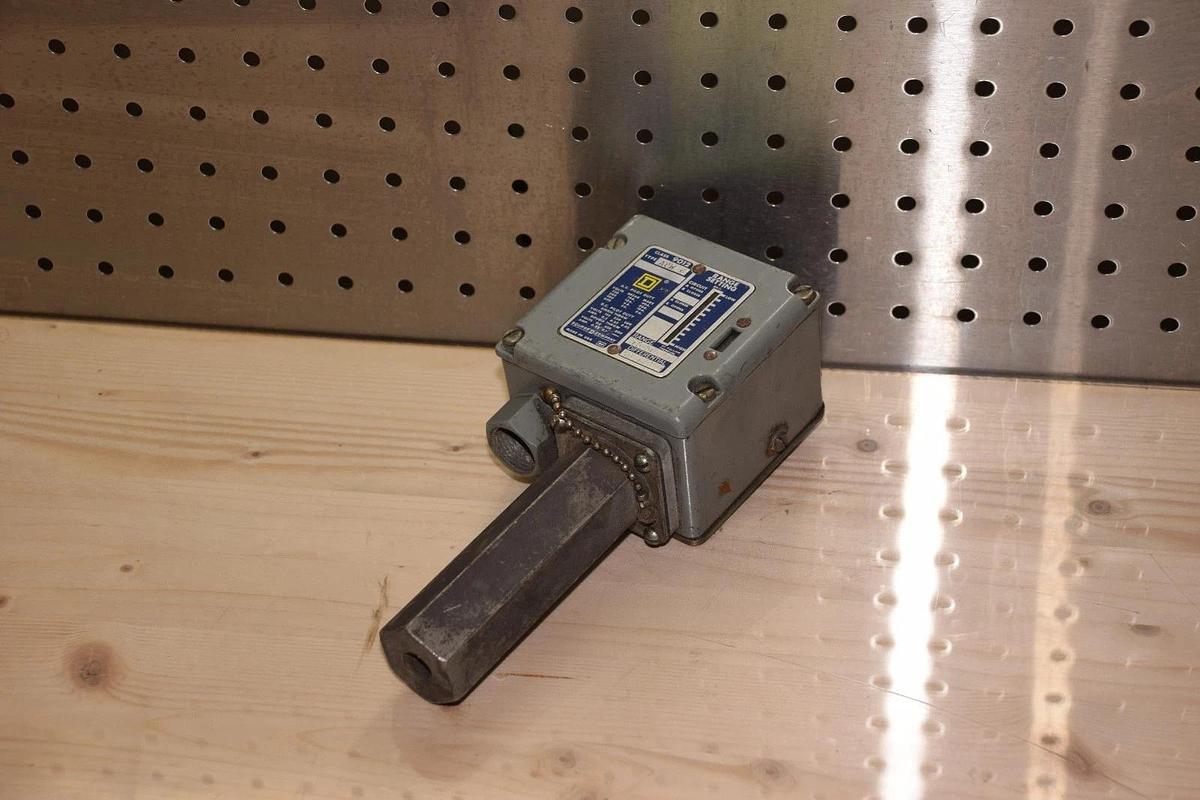 Used SQUARE D ACW-6 ACW6 CLASS 9012 75-500psi  PRESSURE SWITCH