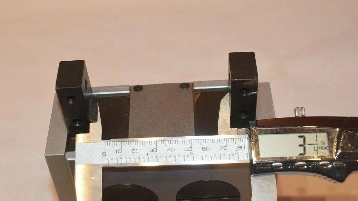 Used CKD HFP PNEUMATIC GRIPPER  1-3/4" - 3-1/4"