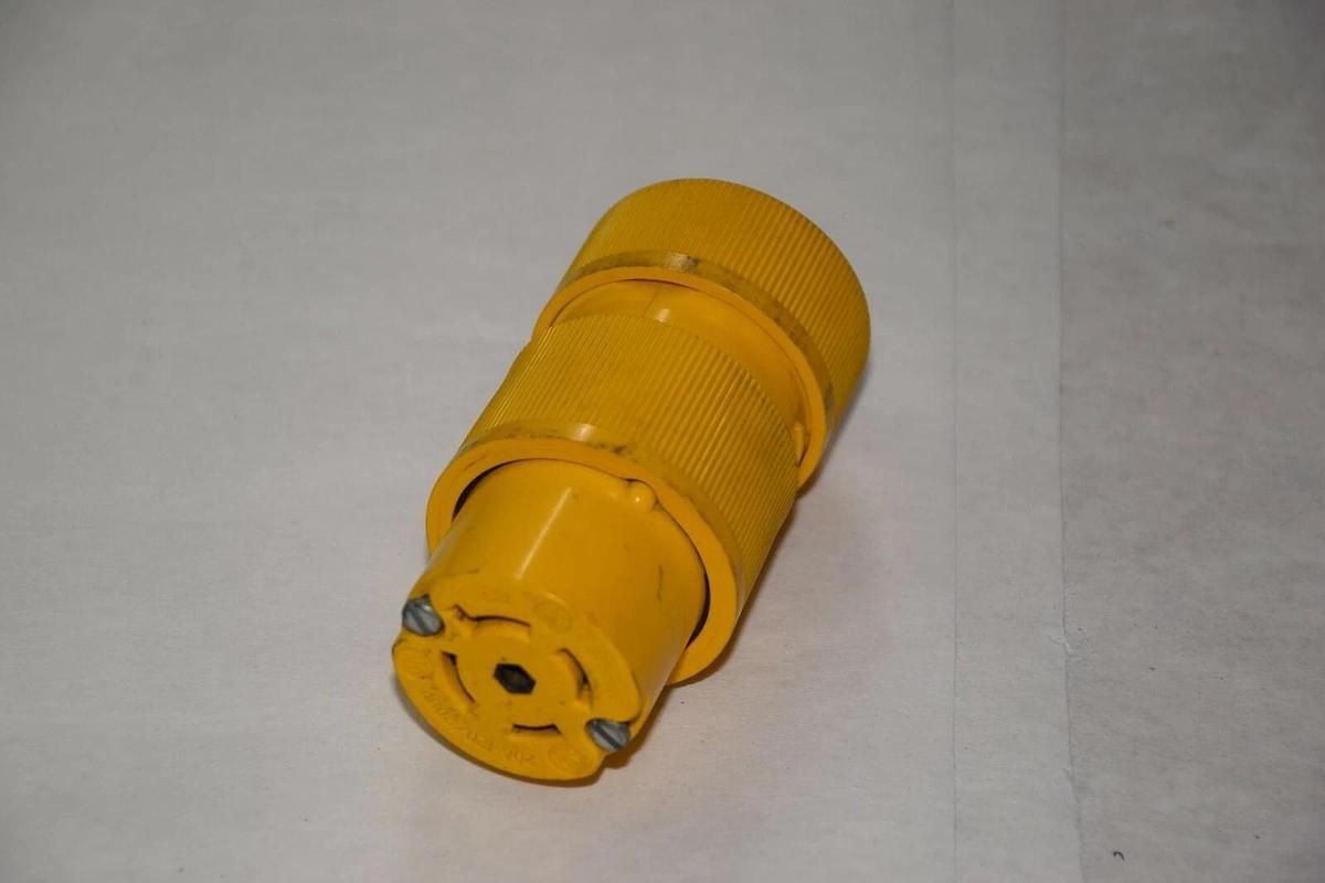 GE GENERAL ELECTRIC L21 20A 120/208V 3 PHASE FEMALE LOCKING PLUG NEW