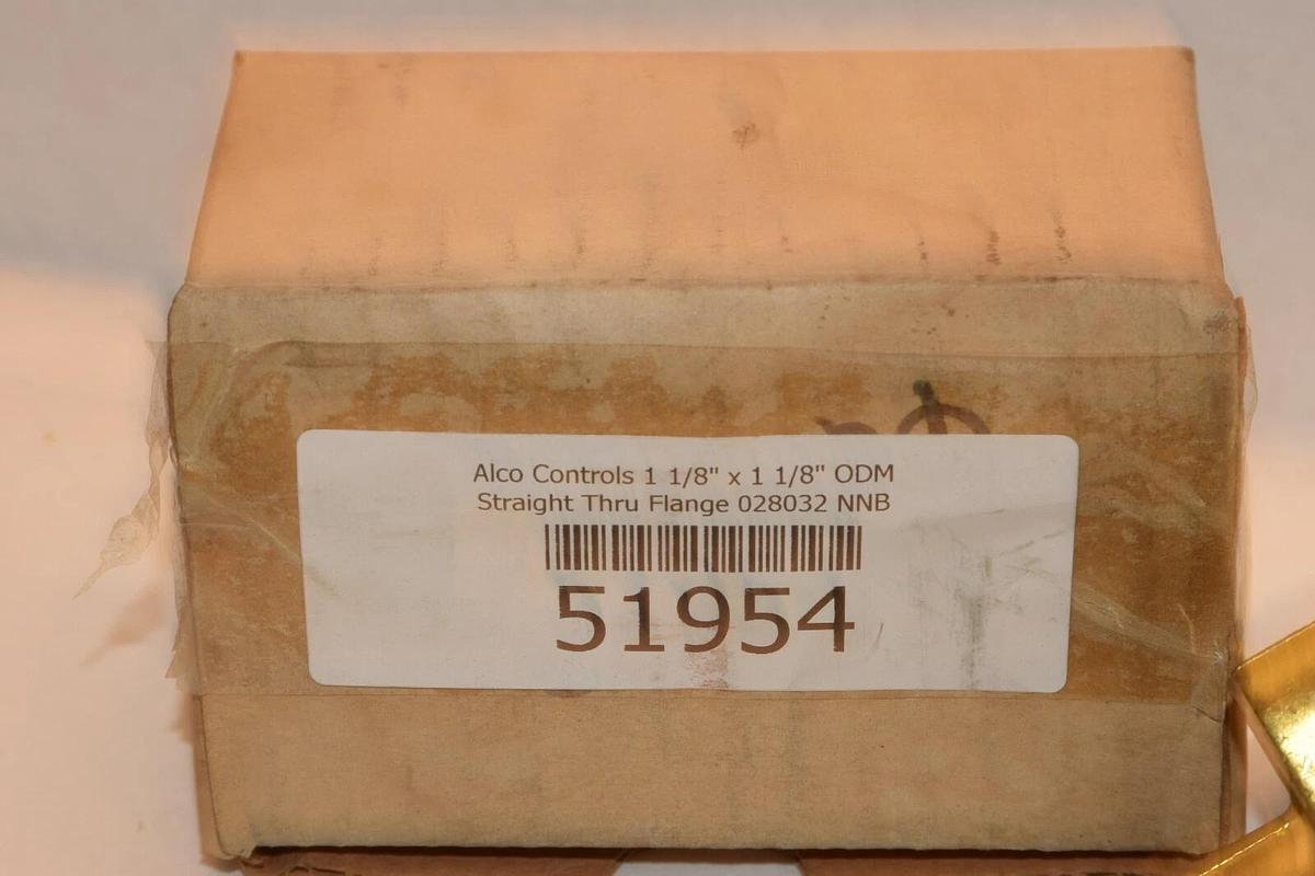 NEW ALCO 9148 028032 1-1/8" x 1-1/8" STRAIGHT THRU FLANGE BODY