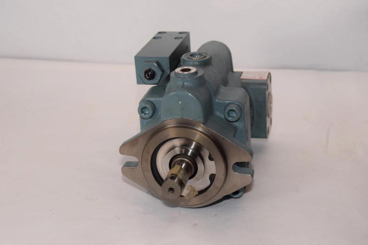 Nachi Piston Pump PVS-1B-16P3-E13 25030 PVS1B16P3E13 (NOS)