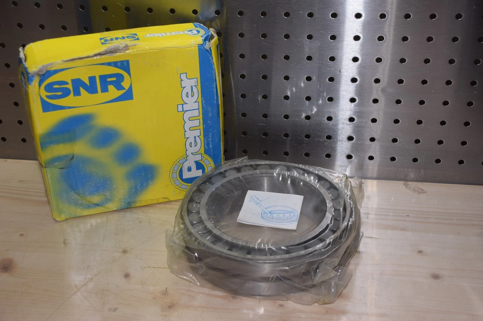 New SNR 23024EMW33C3 Spherical Roller Bearing 23024.EMW33C3