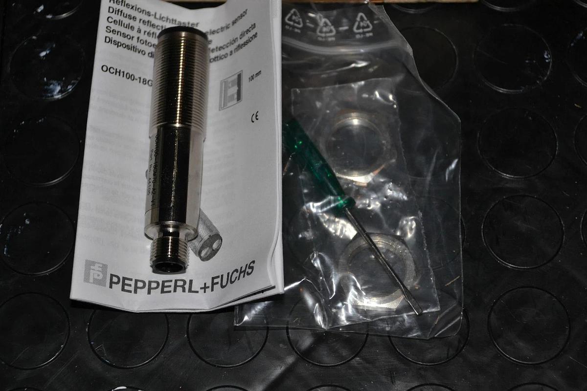 PEPPERL FUCHS SENSOR OCH100-18GM70-A2-V1 OCH100 18GM70 A2 V1 NEW