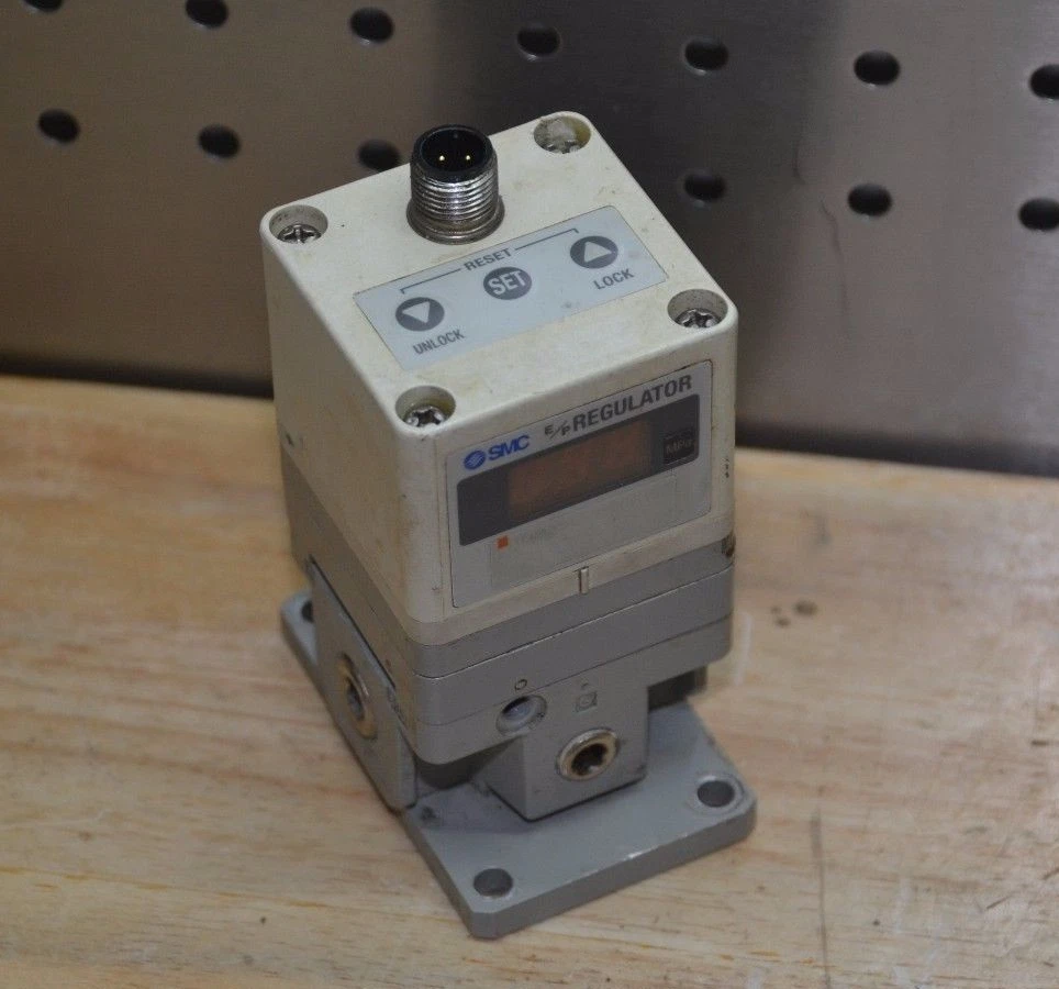 Used SMC E/P REGULATOR ITV2030-312L-X26 ITV2030 3121 X26