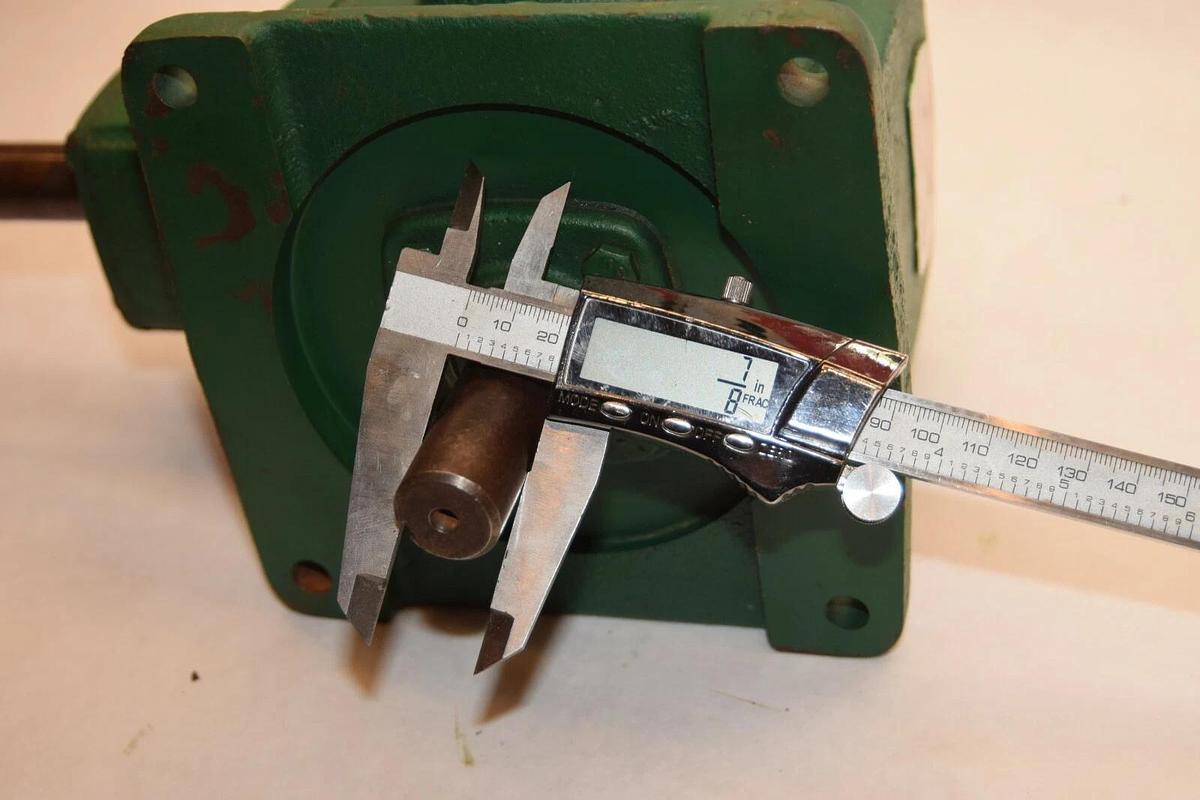 HUB CITY 0221-16991 RA1 Ratio 1/2 1:2 F SR Dual Shaft Rt Angle Gear Reducer NEW