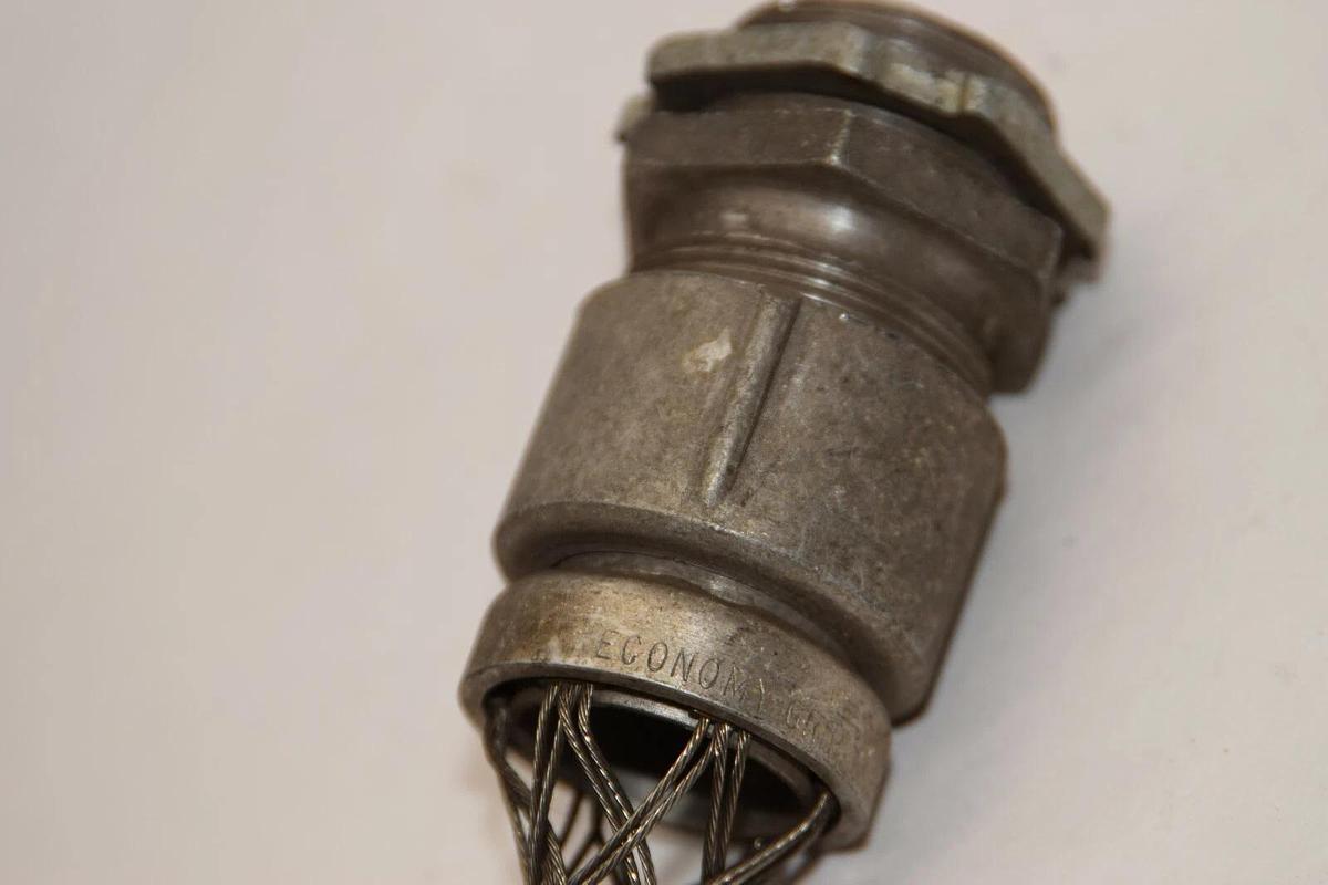 (NEW) ECONOMY GRIP NORWAY 3/4-7/8 Approximately 8.5" Strain Relief Grip Cord