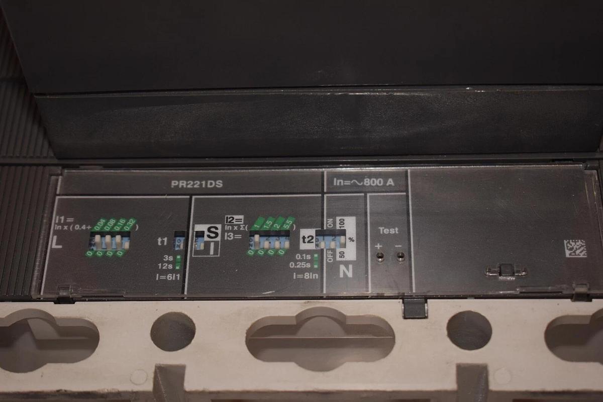 Used ABB SACE Tmax SACE T6N800 T6N 800 800A 3P  Circuit Breaker w/ Motor Operator