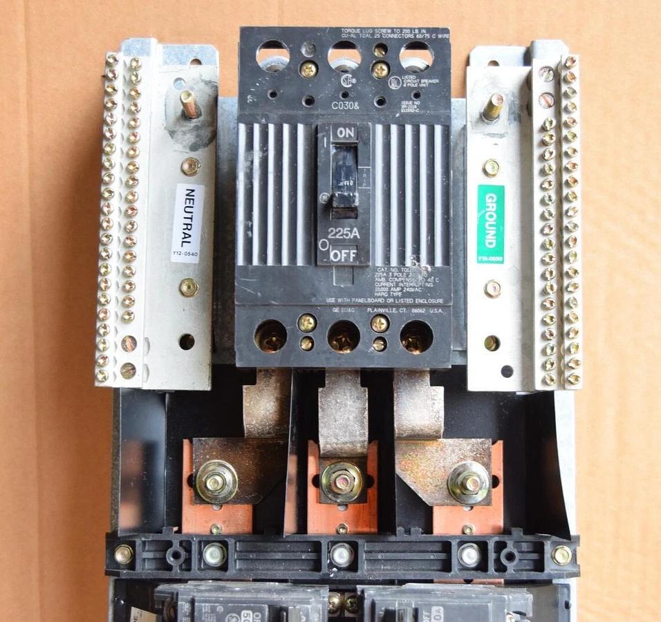 Used General Electric GE A Series 225A Panelboard Interior AQL3422ATX AXB4M9 3ph 4w