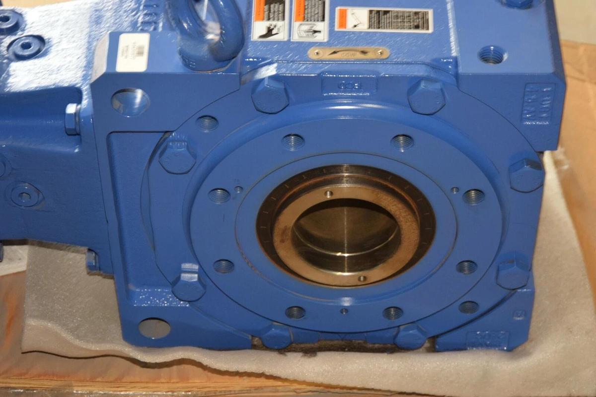 (New) SUMITOMO Gearmotor PA229835 10 HP Ratio:60 230/460V LHYMS10-4D165YC-Y3-60