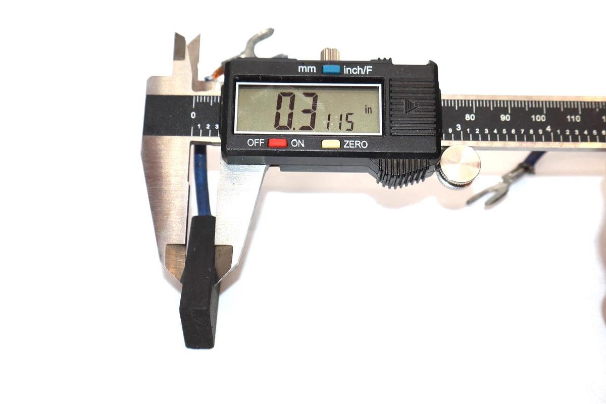 25/32" x 5/16" , 0.7770" x 0.3115" Carbon Brush (New - Lot of 2)