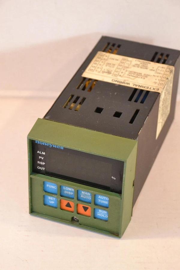 Used Honeywell Temperature Controller YDC3002-0-22A-1-00-0111 51-51-25-07 51-51-99-25