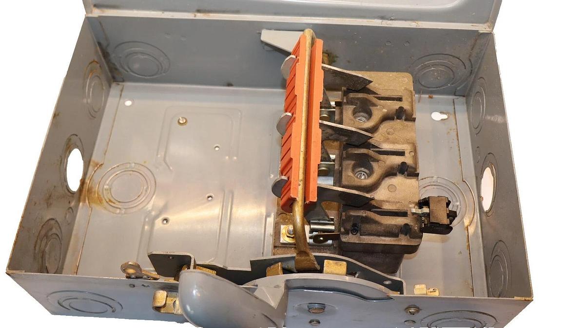 Used SQUARE D Safety Switch 100A 100 Amp 240 480 600vac 250v 3ph 3 phase