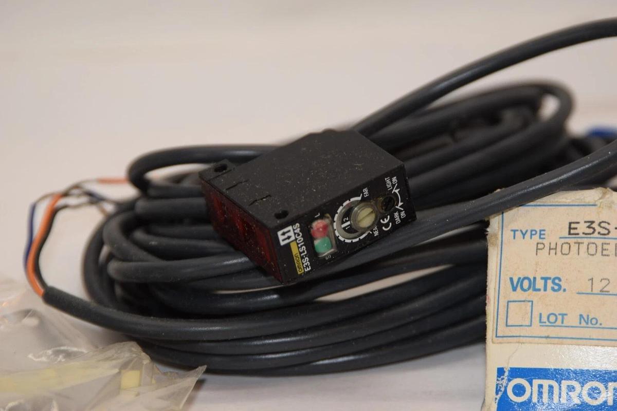 (NEW) OMRON E3S-LS10C4S E3SLS10C4S 12-24Vdc 5m Photoelectric Switch