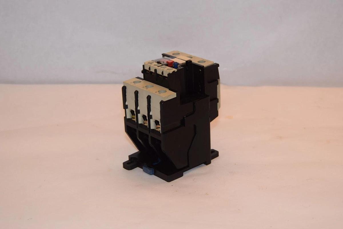 Used TELEMECANIQUE LA7-D3064 Adapter Terminal Block With LR2D35 30-40A Overload Relay