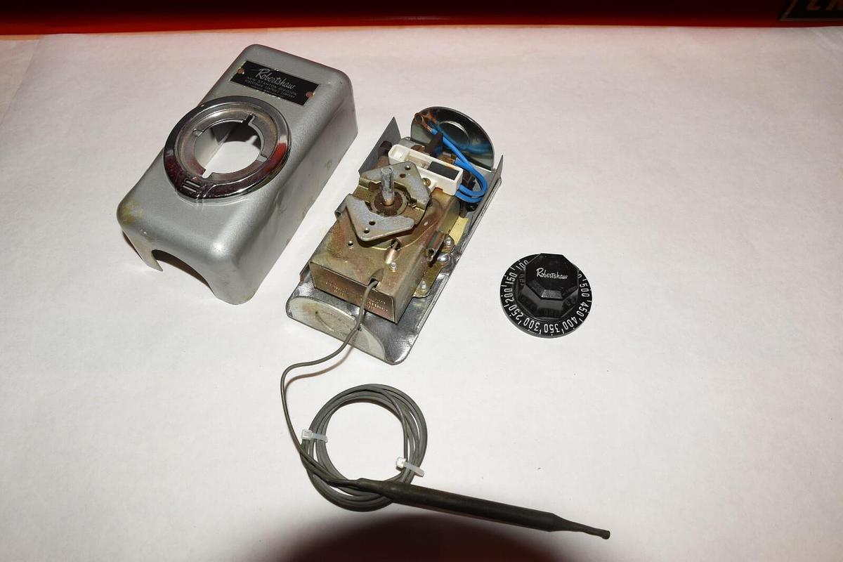 NEW ROBERTSHAW NEW STANTON DIVISION 100-550 TEMPERATURE RANGE