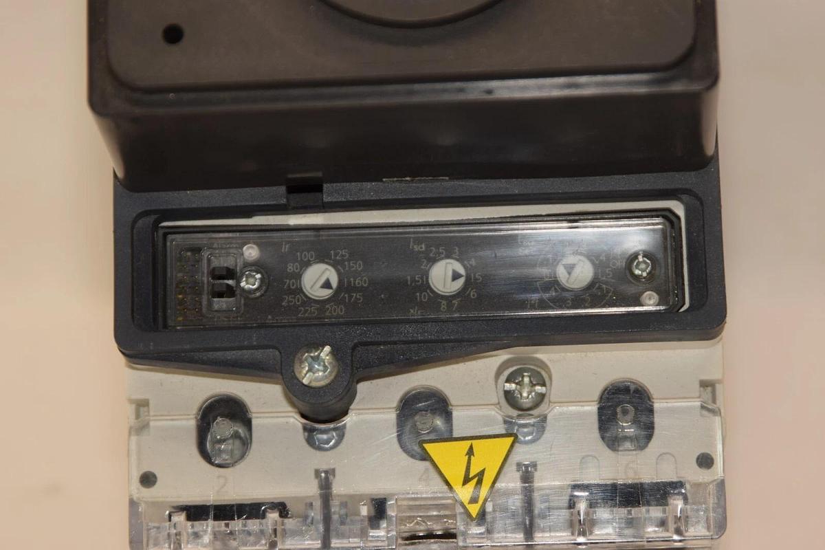 Used SIEMENS 3VL3125-2GE33-0AA0 CIRCUIT BREAKER 600V 250 Amp 3P HFX3P250 HFGA