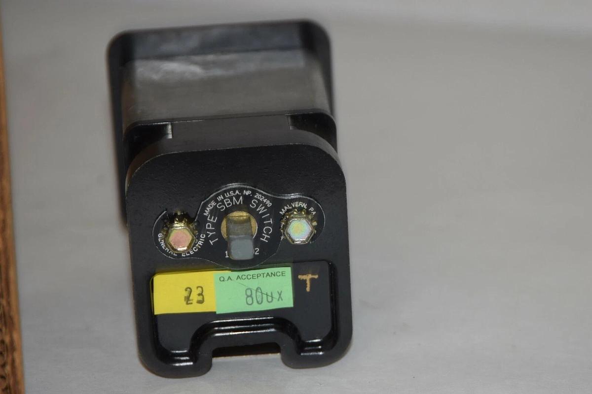 (New) GENERAL ELECTRIC BREAKER CONTROL SWITCH TYPE SBM , 10AA102  SBM10AA102