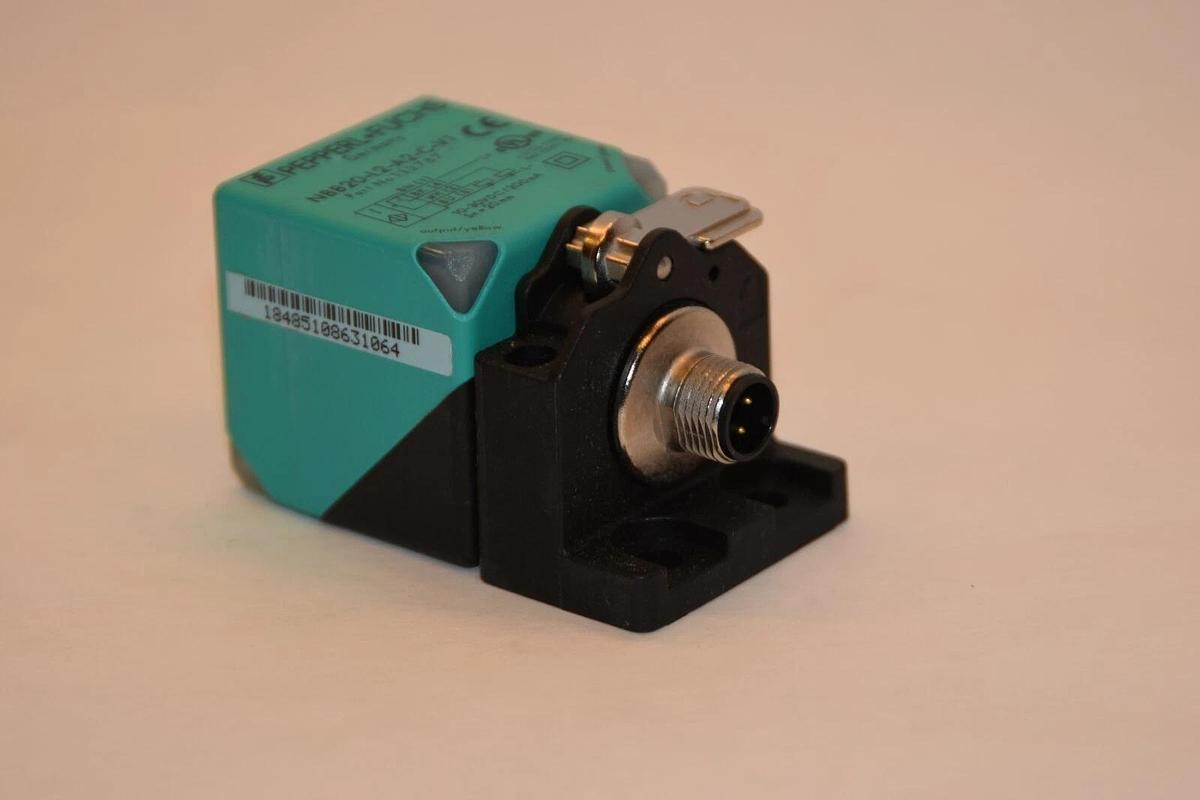 (NEW) PEPPERL + FUCHS NBB20-L2-A2-C-V1 Part No 132787 10-30Vdc Proximity Sensor