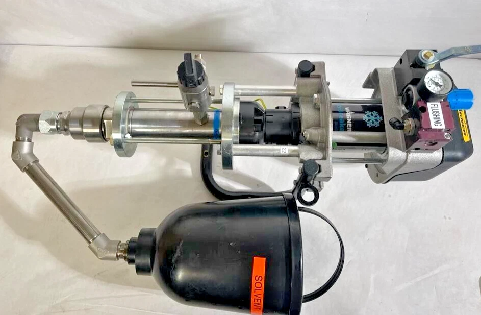 Used Wagner Wildcat 10-70 LP Low Pressure Piston Pump 10-70LP 10:1 4.0MPa w/ Hopper
