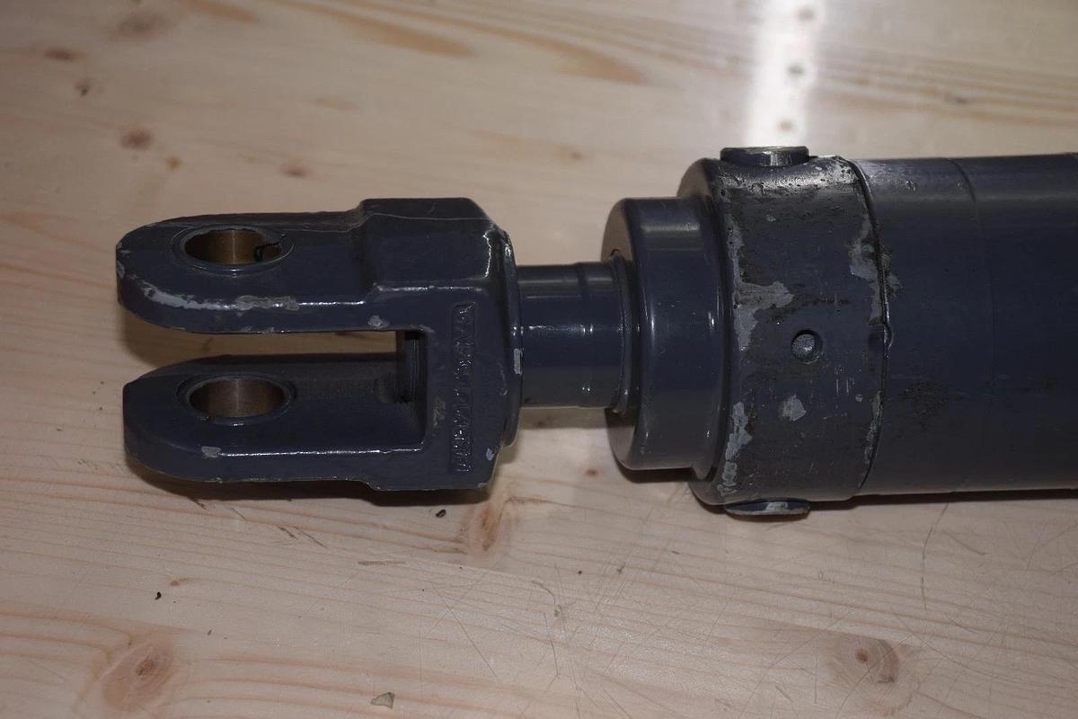 Wirtgen Group Hydraulic Cylinder 198391 G-2163851 23" stroke  34" long 1-1/2" R