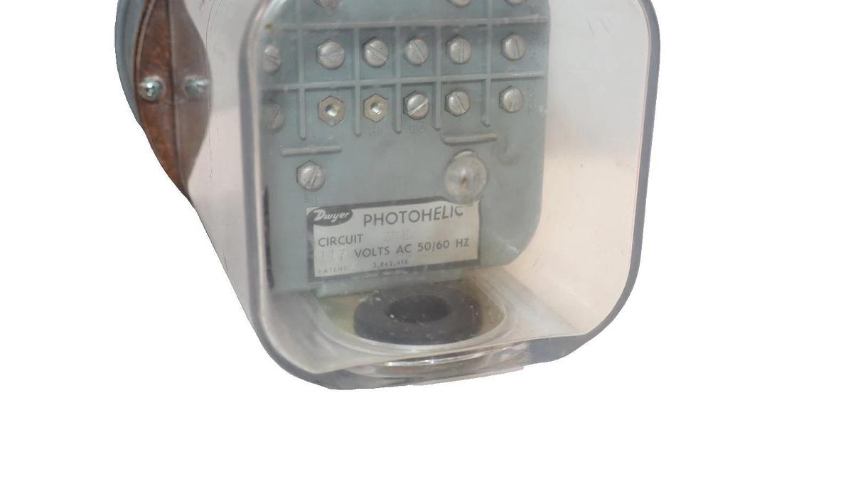 Used Dwyer Hergeth Photoelic Gage Water Gauge 2051 SRH 0-2"