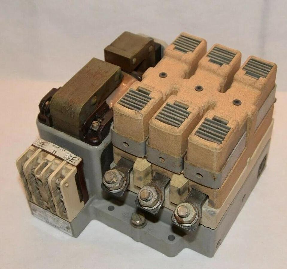 SIEMENS 3TA28 220V 60Hz Air Brake Contactor (NEW)