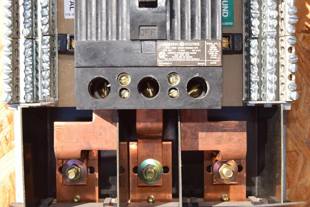 Used General Electric GE A Series Panelboard Interior AQL3422ATX AXB4 225a 3ph 4w