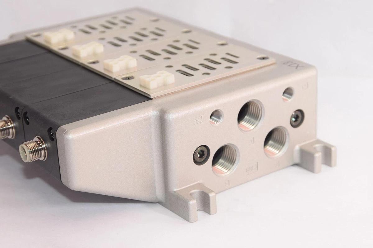 (NEW) SMC VV814-03S-W04BT-X13 Pneumatic Manifold