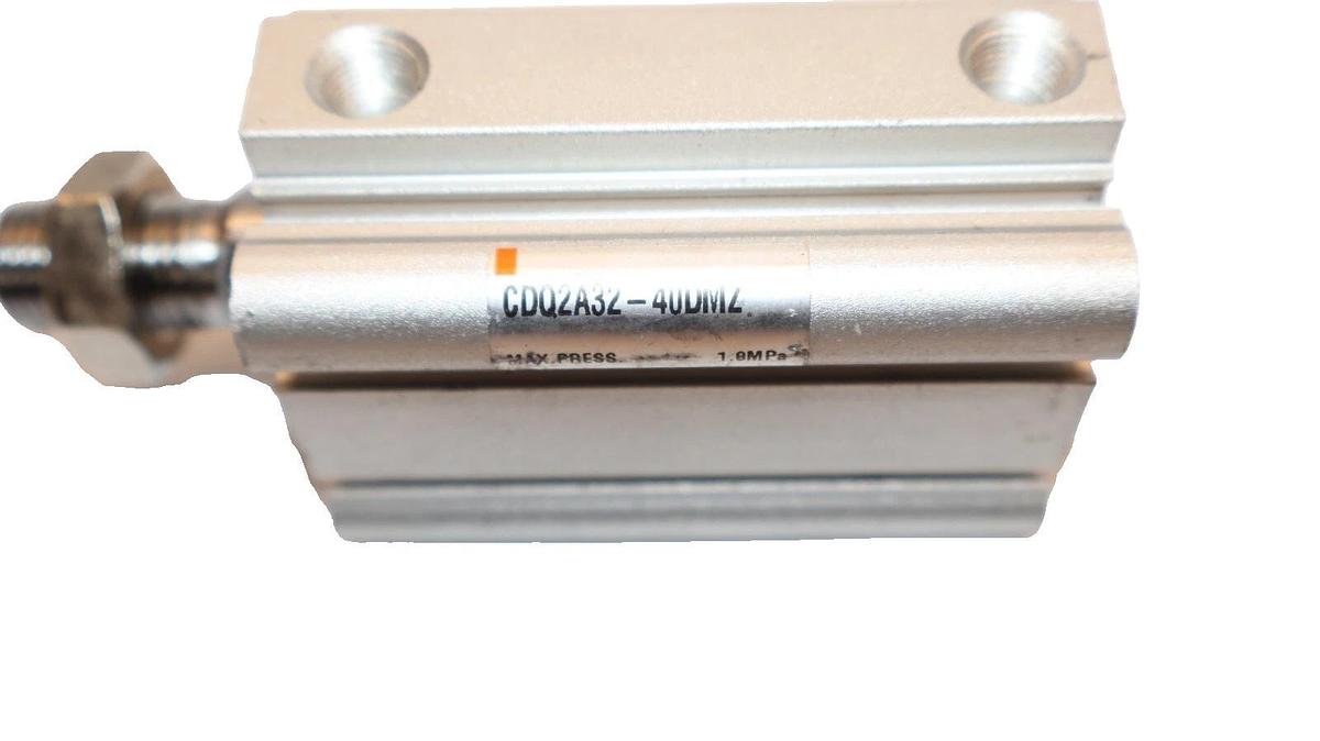 (NEW) SMC CDQ2A32-40DMZ , CDQ2A3240DMX 1.0MPa Pneumatic Compact Cylinder