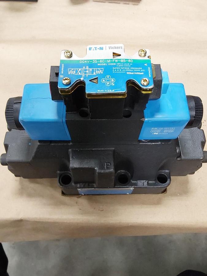 Vickers Directional Control Valve DG5V-8-S-33C-2-T-M-U-H-10 DG4V3S6CMUH560 *NOS*