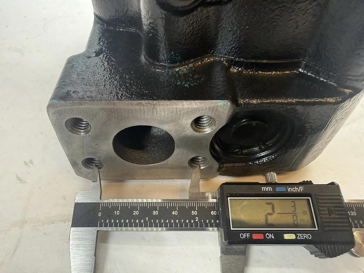 Used Flow Variable Volume Pump PAVC3892R15X3708 38cc 2775psi max Series 15 CW Rot