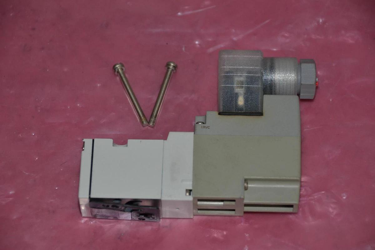 Used SMC VALVE SYJ514R-5DZ SYJ514R 5DZ SYJ514R5DZ